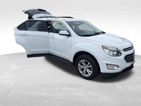 Used 2017 Chevrolet Equinox LT w/ Convenience Package image 3
