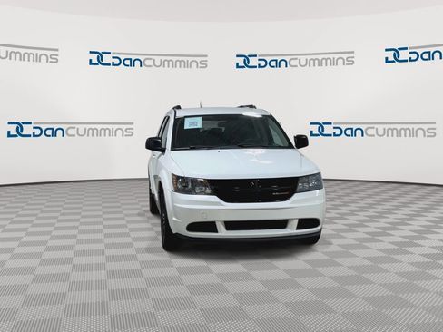 Used 2017 Dodge Journey SE w/ Flexible Seating Group FWD image 3