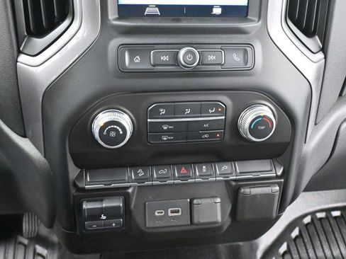 Used 2021 GMC Sierra 1500 4x4 Crew Cab w/ Sierra Value Package image 24