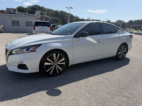 Used 2019 Nissan Altima 2.5 SR w/ SR Premium Package FWD image 3