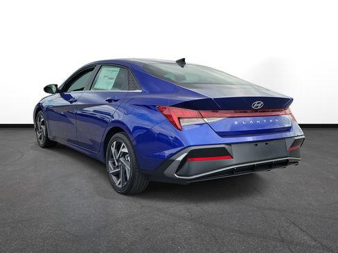 New 2025 Hyundai Elantra Limited image 3