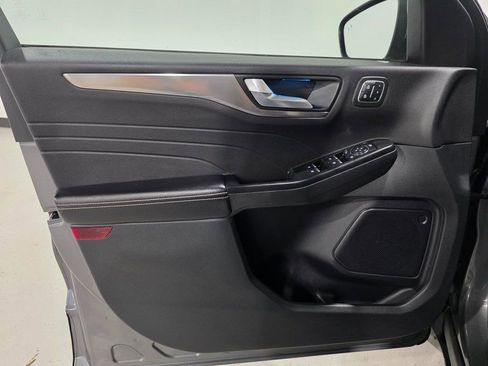 Used 2022 Ford Escape Titanium AWD/4WD image 18