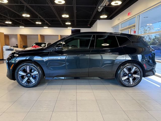 Used 2024 BMW iX xDrive50 w/ Premium Package AWD/4WD image 11