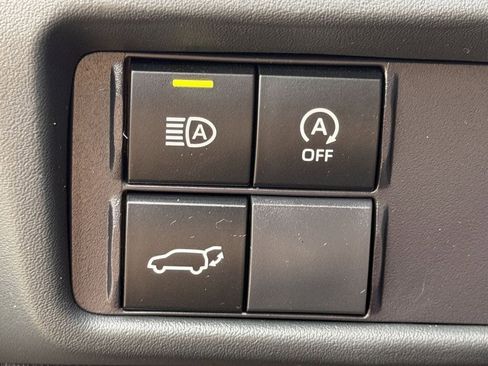 Used 2025 Toyota Highlander LE FWD image 25