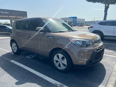 Used 2016 Kia Soul w/ Convenience Package FWD image 2