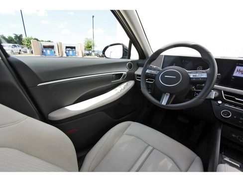 Certified 2025 Hyundai Sonata SEL FWD image 10