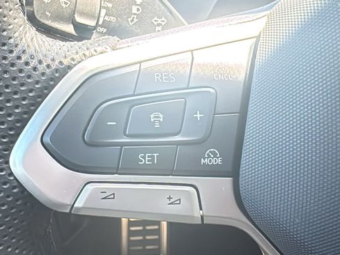 Used 2025 Volkswagen Tiguan SE R-Line AWD/4WD image 10