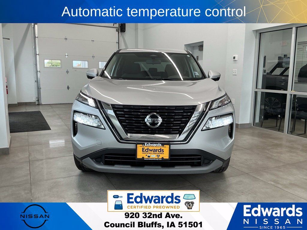 Used 2021 Nissan Rogue SV AWD/4WD image 3
