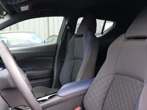 Used 2021 Toyota C-HR XLE FWD image 9
