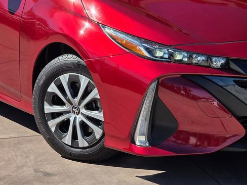 Used 2020 Toyota Prius Prime LE image 5