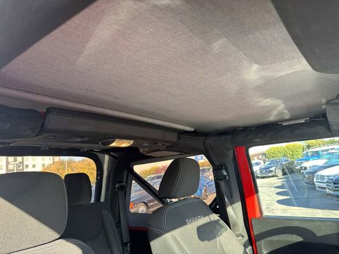 Used 2017 Jeep Wrangler Sahara image 19