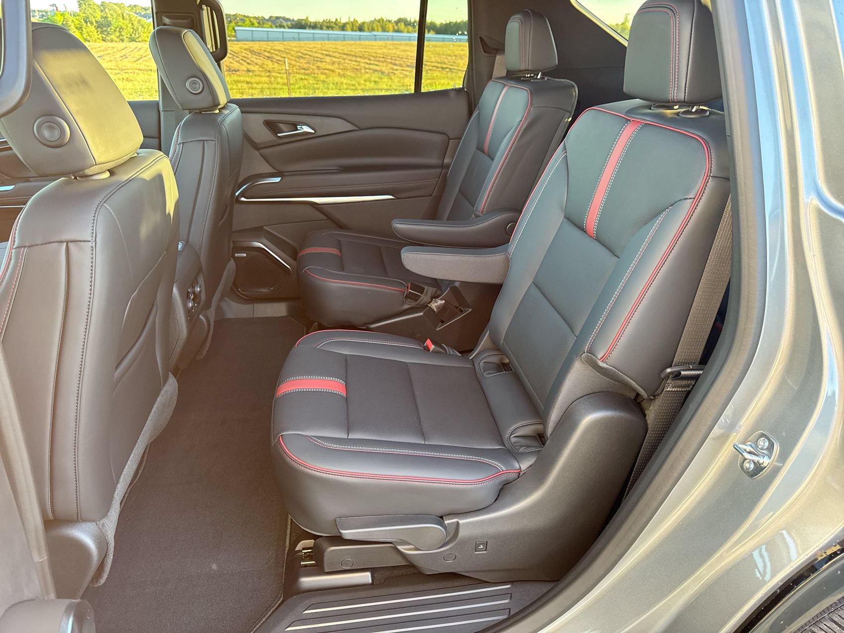 New 2027 Chevrolet Traverse RS FWD image 25