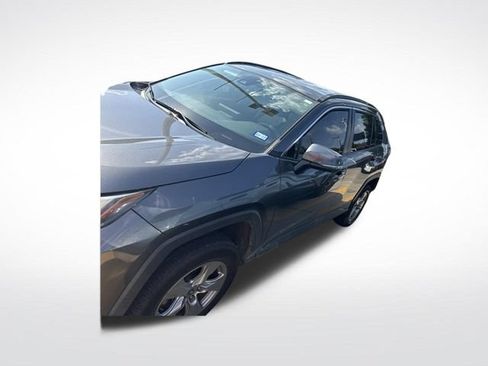 Used 2022 Toyota RAV4 XLE AWD/4WD image 2