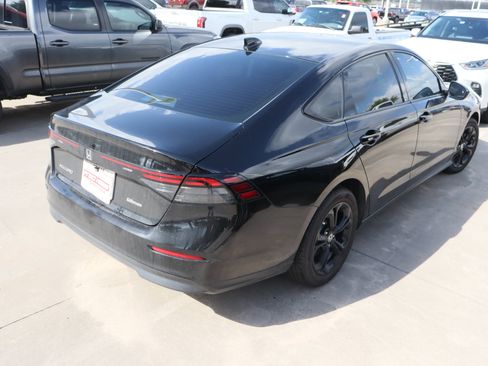 Used 2025 Honda Accord SE image 11