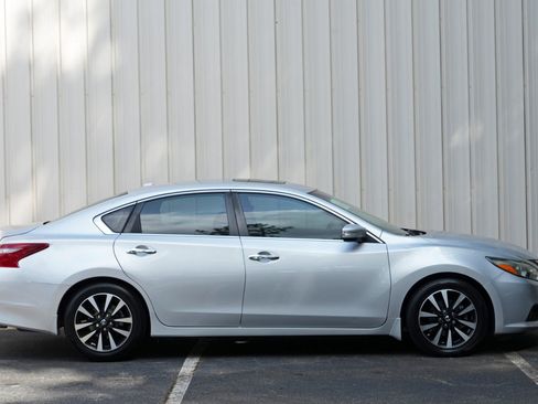 Used 2018 Nissan Altima 2.5 SV w/ 2.5 SV Technology Package FWD image 51