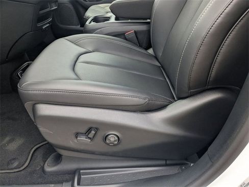 New 2026 Chrysler Voyager LX image 19