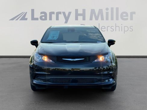 New 2026 Chrysler Voyager LX image 4