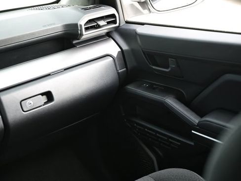 Used 2025 Toyota 4Runner SR5 AWD/4WD image 28