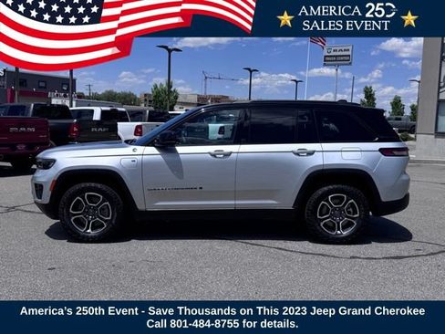 Used 2023 Jeep Grand Cherokee Trailhawk w/ Advanced Protech Group II AWD/4WD image 2