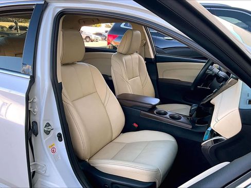 Used 2018 Toyota Avalon Limited image 8