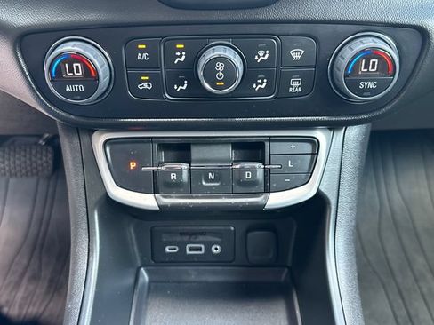 Used 2023 GMC Terrain SLE w/ Driver Convenience Package AWD/4WD image 30