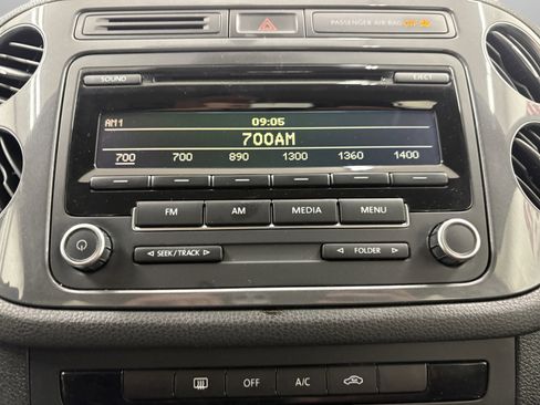 Used 2014 Volkswagen Tiguan S image 15