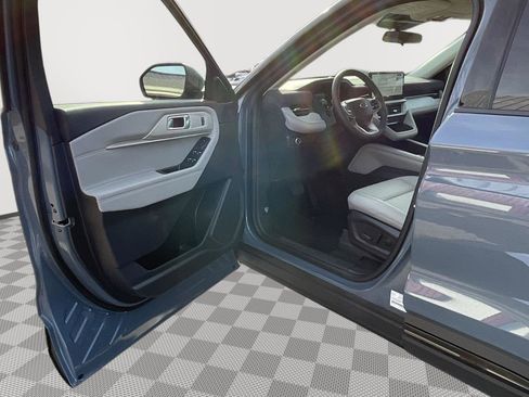 New 2026 Ford Explorer Active w/ Active Comfort Package image 24