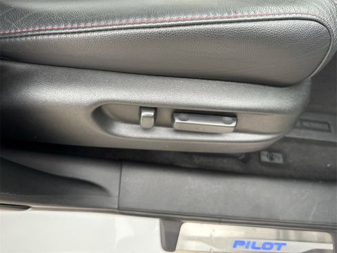 Used 2021 Honda Pilot Black Edition image 45