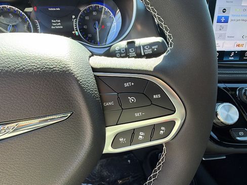 New 2026 Chrysler Pacifica Select image 24