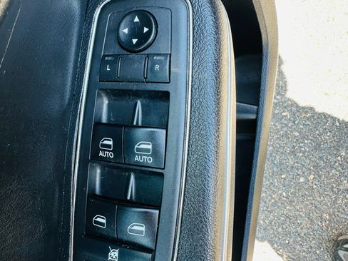 Used 2019 Chrysler 300 S image 24