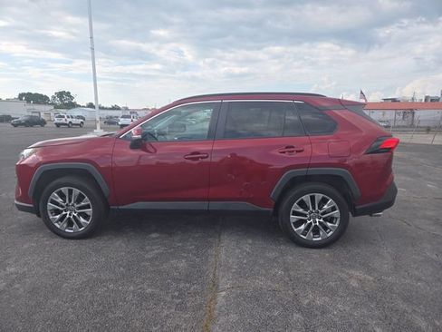 Used 2023 Toyota RAV4 XLE Premium FWD image 5