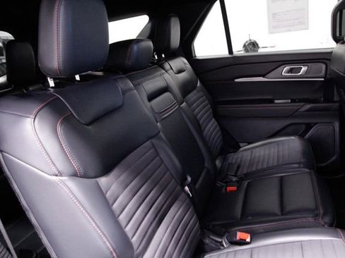 Used 2025 Ford Explorer ST-Line w/ ST-Line Street Pack image 19