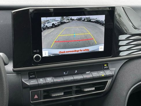 Used 2025 Toyota Camry SE image 17