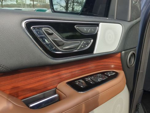 Used 2022 Lincoln Navigator Reserve image 12