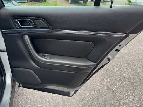 Used 2013 Lincoln MKS FWD image 40