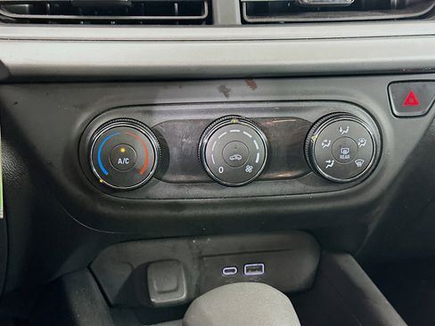 Used 2025 Chevrolet Trax LS image 23