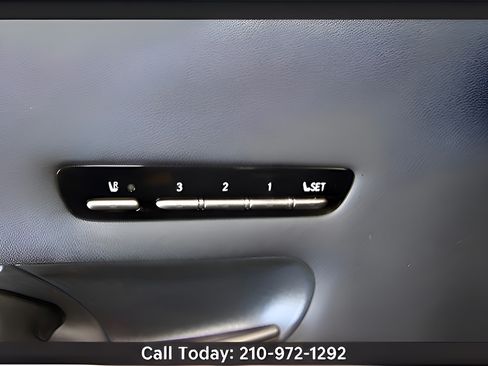 Used 2022 Lexus LS 500 RWD image 23