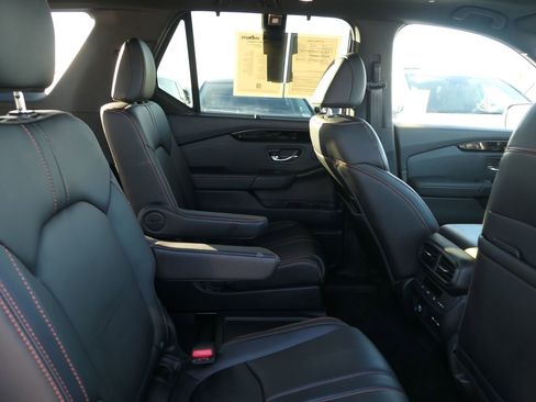 Used 2024 Honda Pilot TrailSport image 21