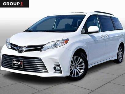 Used 2020 Toyota Sienna XLE w/ XLE Navigation Package