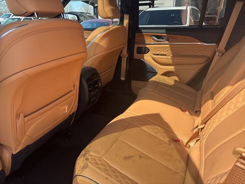 Used 2024 Jeep Grand Cherokee Summit image 12