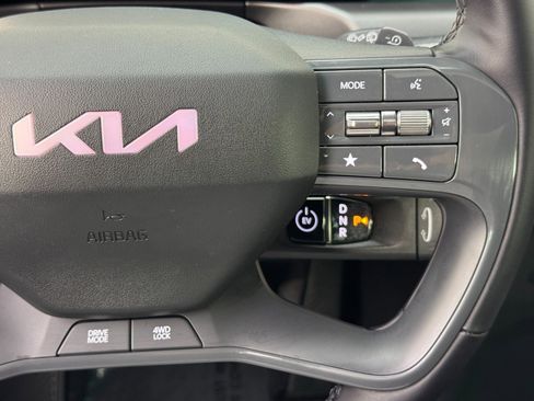 Used 2024 Kia EV9 Land image 24