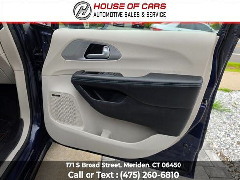 Used 2018 Chrysler Pacifica Limited w/ Advanced Safetytec Group FWD image 49
