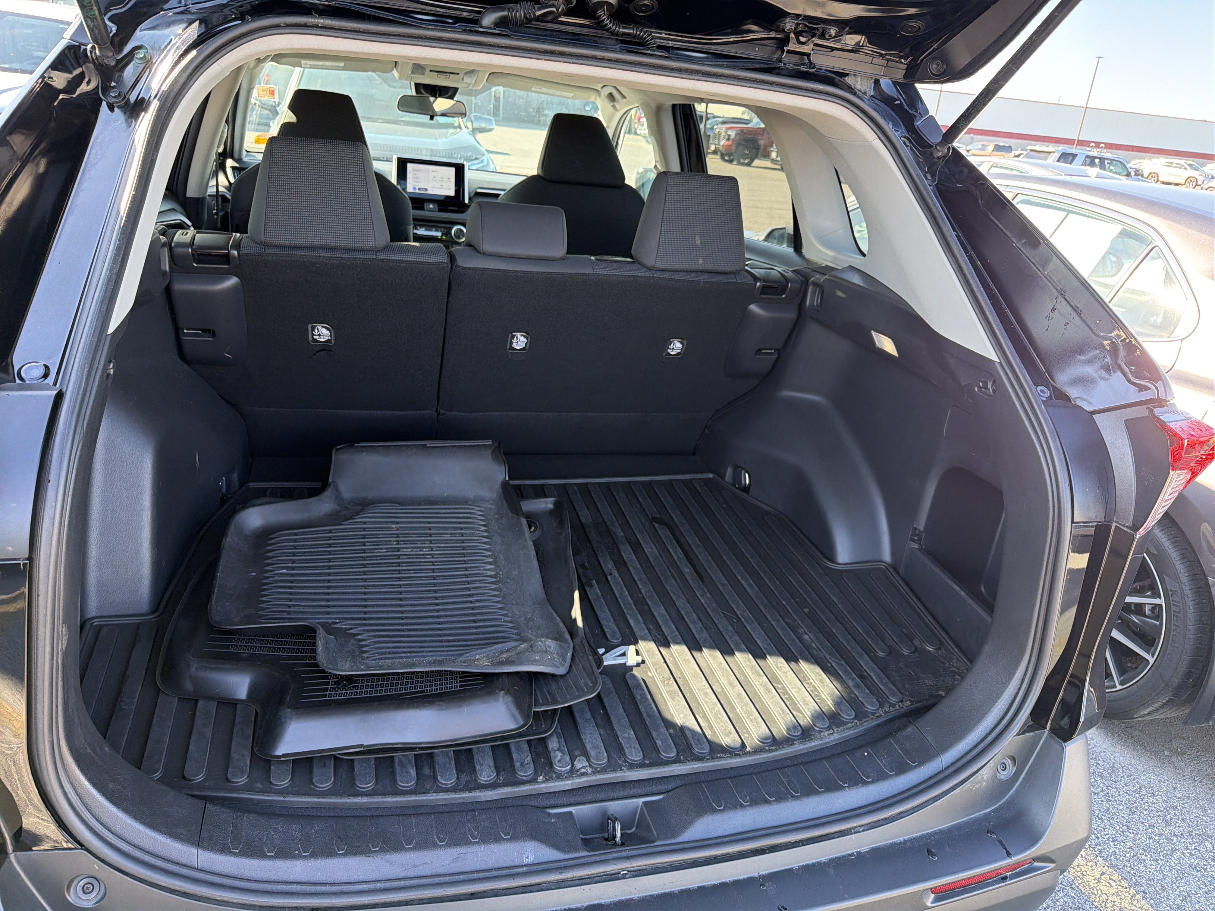Used 2023 Toyota RAV4 LE AWD/4WD image 20