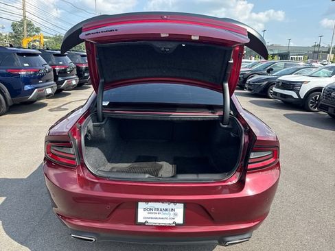 Used 2018 Dodge Charger SXT w/ Blacktop Package RWD image 9