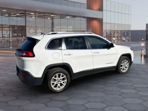 Used 2016 Jeep Cherokee Latitude w/ Cold Weather Group image 13