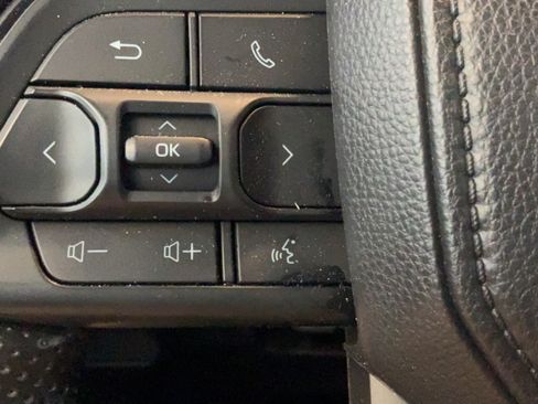 Certified 2025 Toyota Tacoma SR5 AWD/4WD image 16
