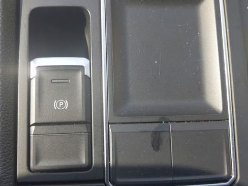 Used 2018 Volkswagen Atlas SE w/ R-Line Package image 28