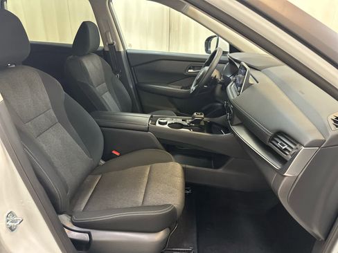 Certified 2024 Nissan Rogue SV image 13