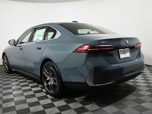 New 2026 BMW 530i xDrive w/ Premium Package image 5