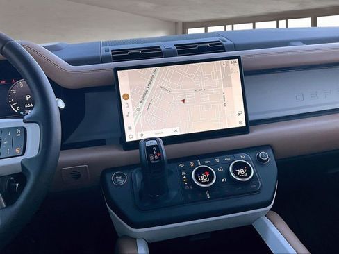 Used 2025 Land Rover Defender 110 X-Dynamic SE image 6